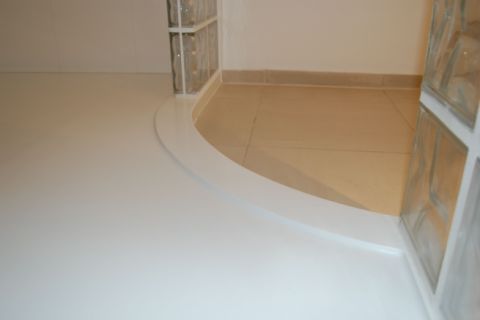 Edge Detail to Curved Shower Tray